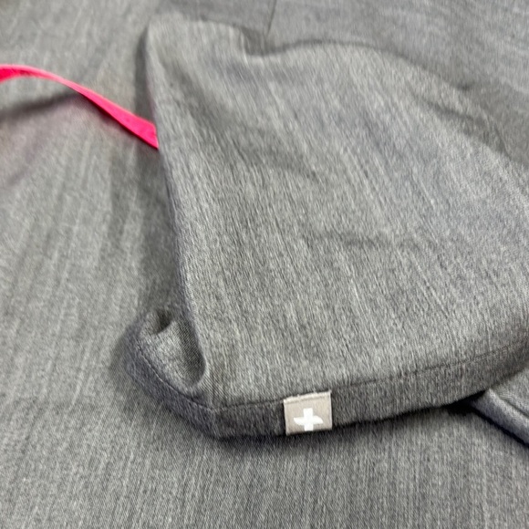 Figs Gray Fitted Short Sleeve Top - Picture 8 of 8